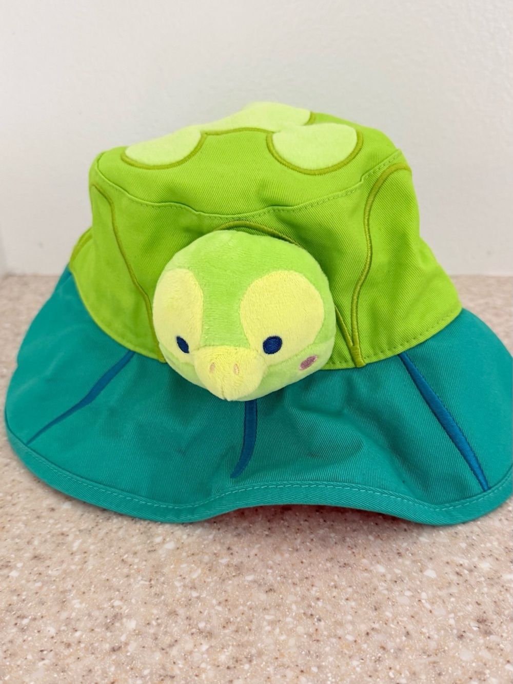 Disney Aulani Resort Exclusive OLU MEL Reversible Bucket Hat NWT